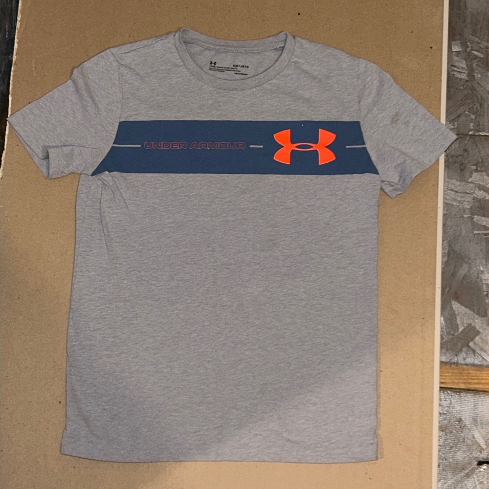 Under Armour Boys shirt